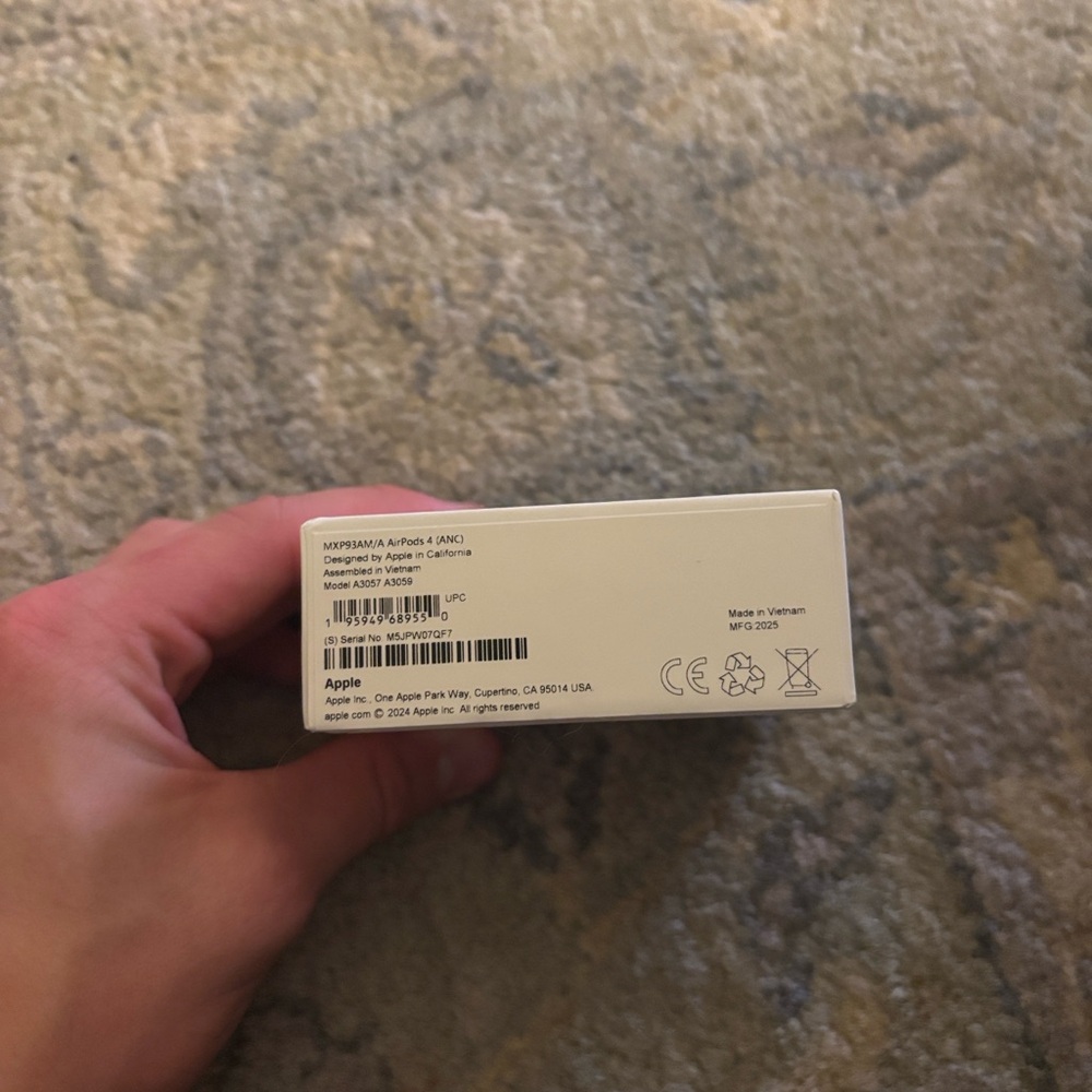 Apple AirPods Pro Gen 2 USB C port great Christmas gift - Picture 7 of 7
